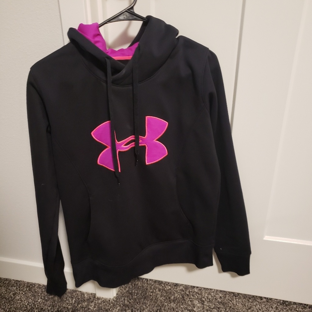 Medium Under Armour sweatshirt